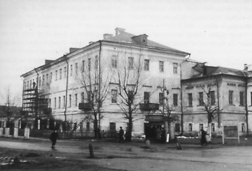 Вид на главный усадебный дом с юго-востока. Фото 1949 г. (Фонды музея ВМЗ)