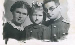 Агния и Юрий Сементовские с дочерью Светланой 