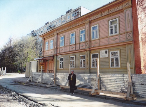 Во флигеле во дворе дома по ул. Ковалихинской, 33 в 1868 году 28 марта родился Алексей Максимович Горький (Пешков).