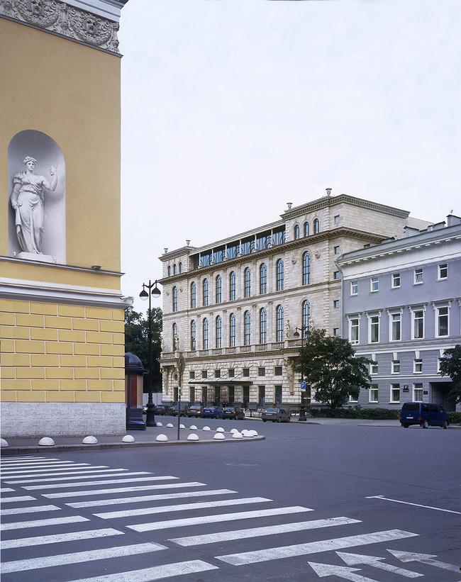 Санкт-Петербург. Здание гостиницы на площади Островского