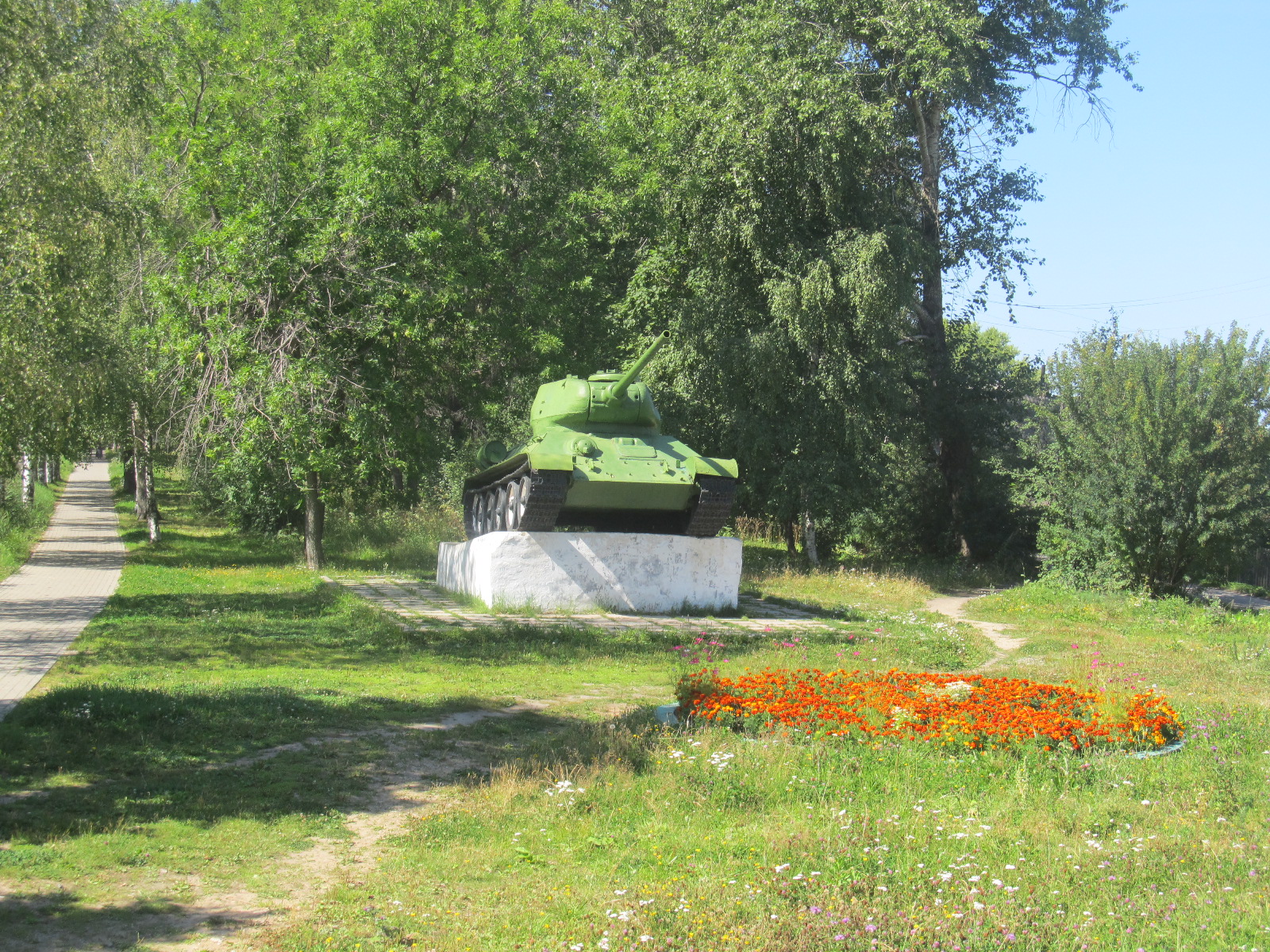 Вологодская область, г. Белозерск. Мемориал в Парке Победы у подножия крепостного вала