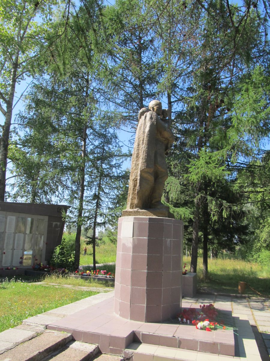 Вологодская область, г. Белозерск. Мемориал в Парке Победы у подножия крепостного вала