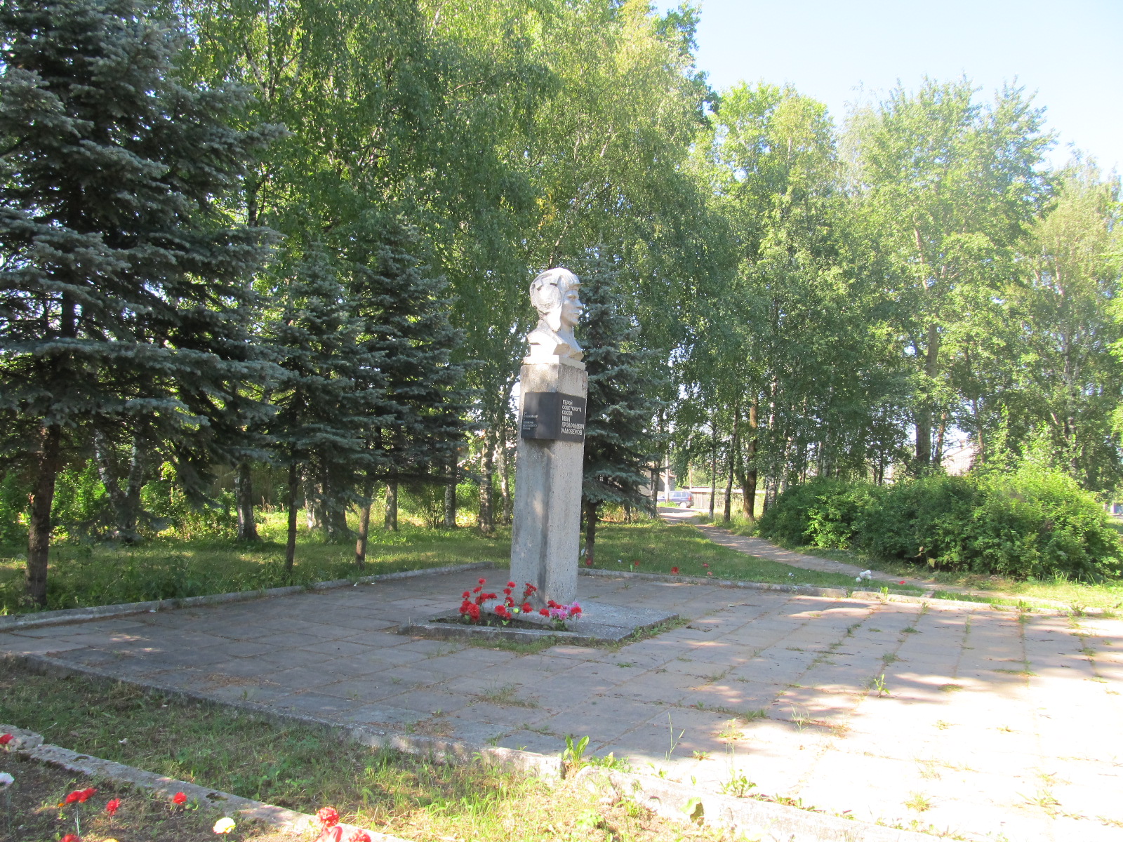 Вологодская область, г. Белозерск. Мемориал в Парке Победы у подножия крепостного вала