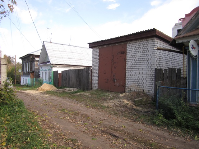 Городец. Гараж и забор земельного участка д. 10 на ул. Маркса. Вид с юго-запада