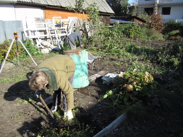 Городец, ул. Маркса, д. 10. Огородная деятельность на участке. Вид с юго-запада