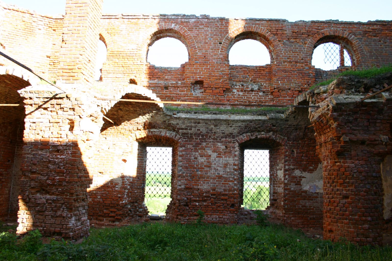 Тихвинская церковь в селе Кекино. Виды до реставрации. Фото В.В. Коваля, 2011 год