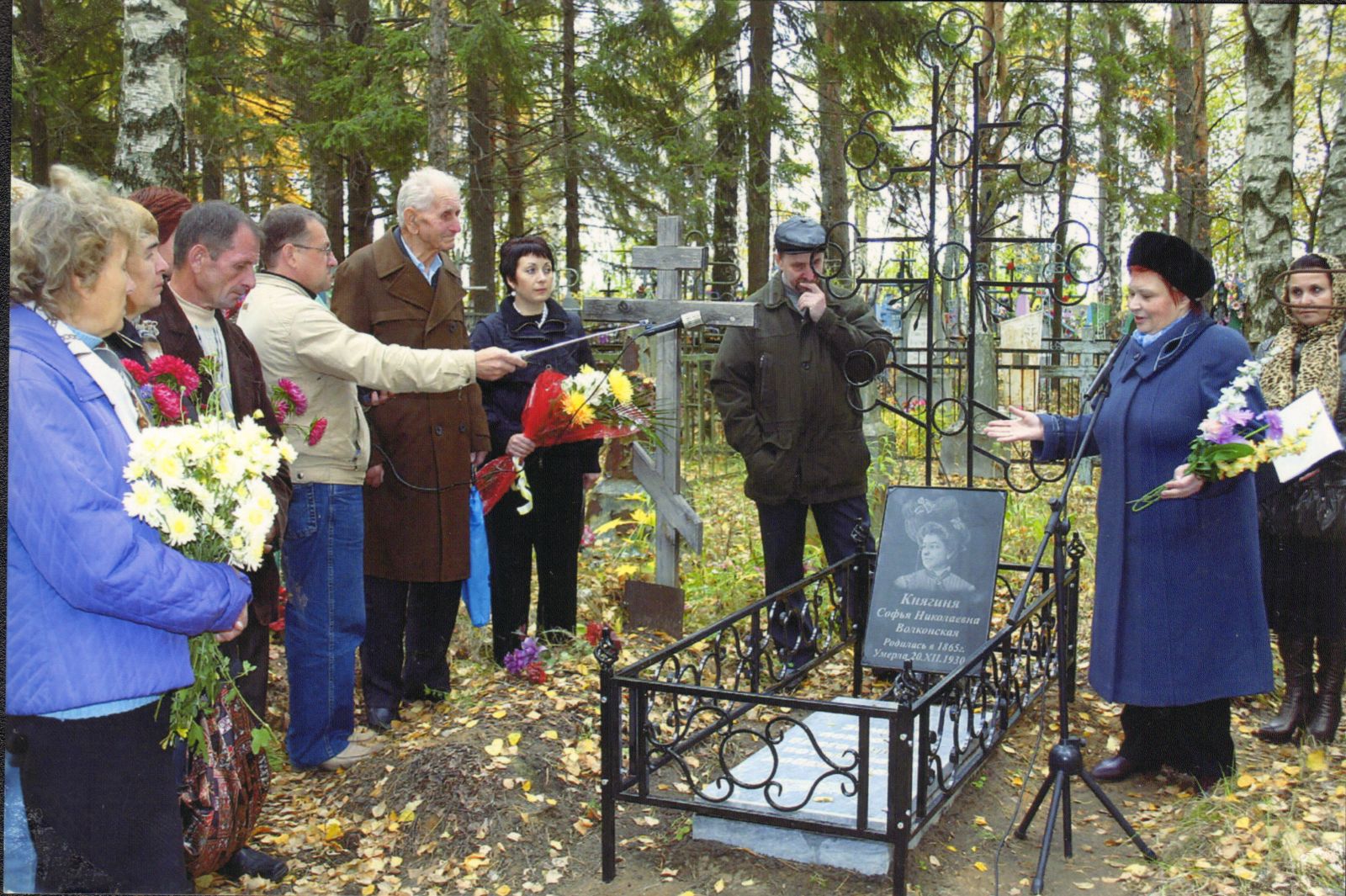 Открытие памятника на могиле княгини С.Н. Волконской. г. Семенов. 2009 г.