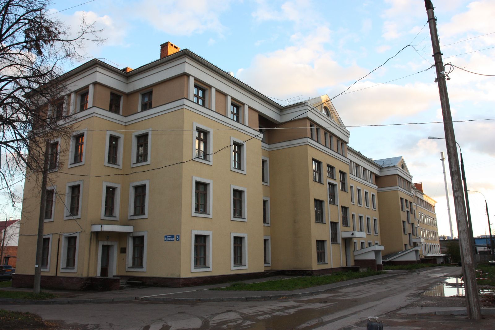 трехэтажный жилой  дом на ул. Медицинской (1935-1936 гг.)