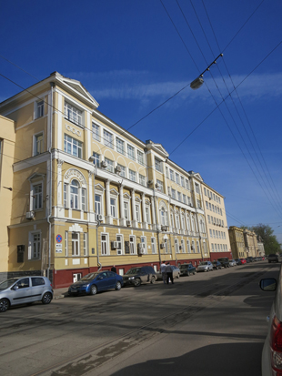 Здание бывшей Мариинской женской гимназии (1830-е г. , арх. Г.И. Кизеветтер, реконструкция 1952 г. арх. Д.П.Сильванов)