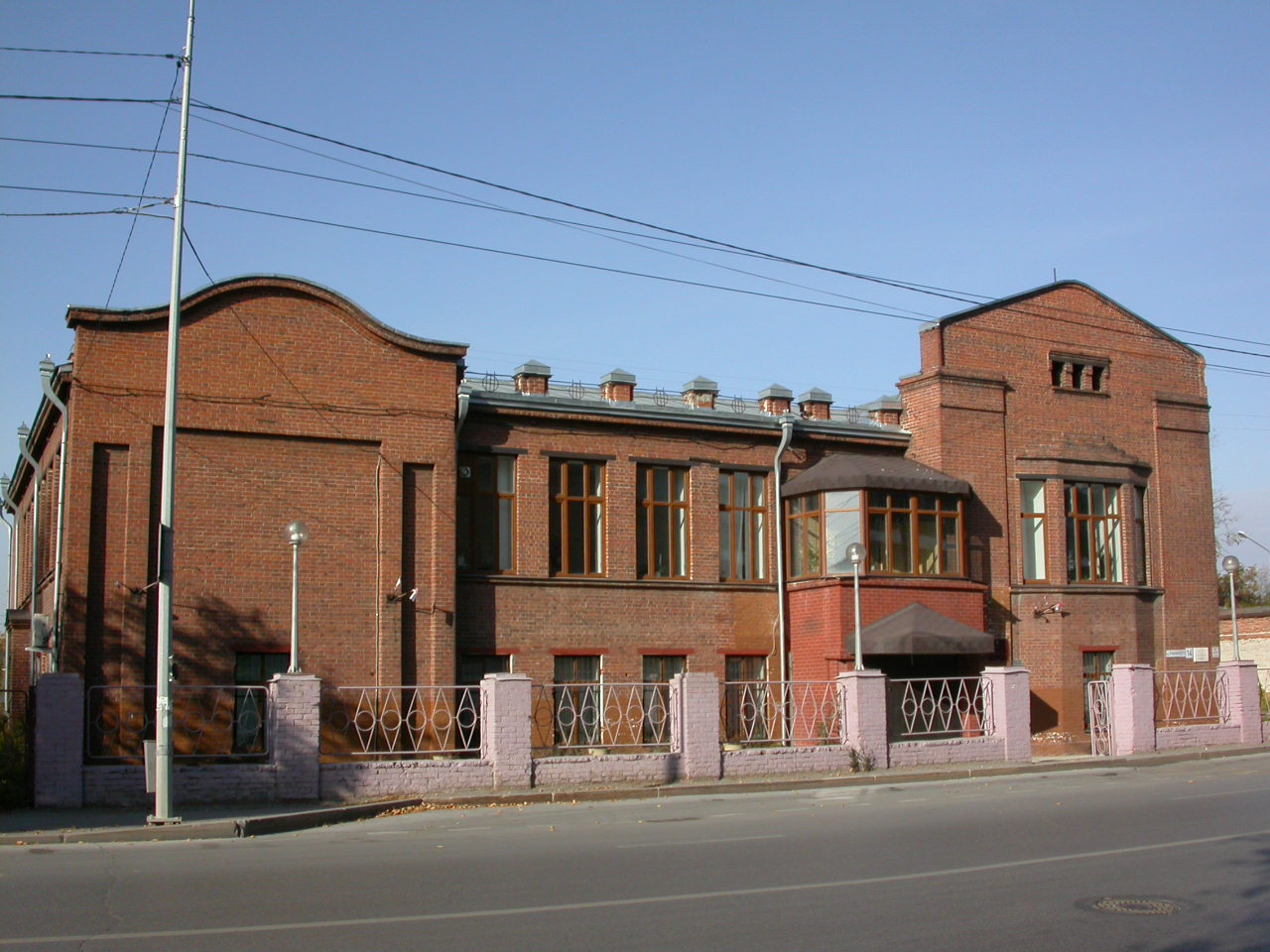 Школа Колокольниквых ул. Луначарского, 14. Современный вид