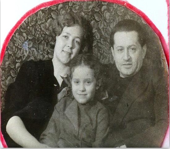 Яков Абрамович Дольский с семьей