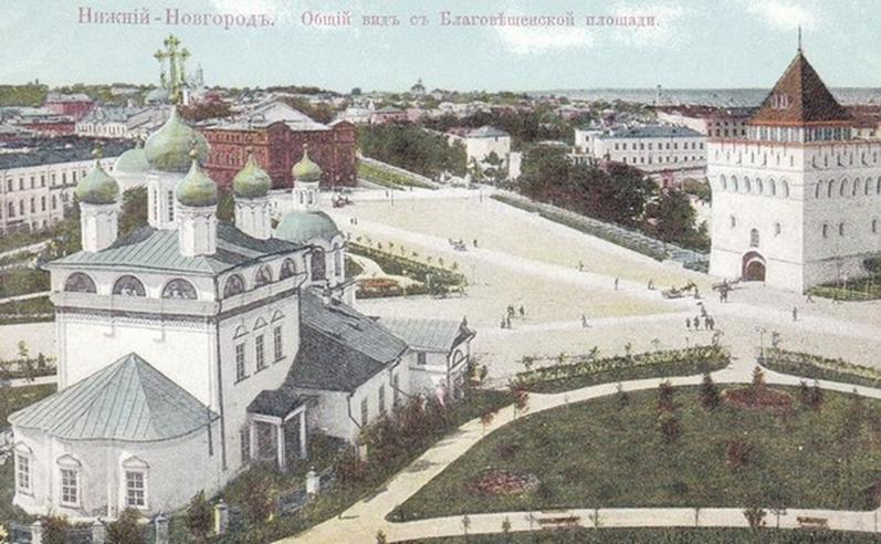 Площадь Минина и Пожарского раньше  называлась Благовещенской
