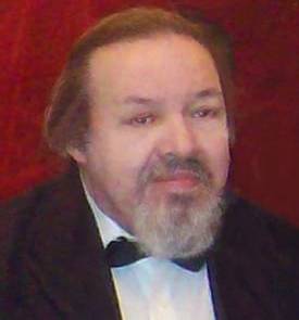  С сентября 2003 года художественным руководителем и дирижером хора является Владимир Валентинович Медведев