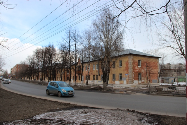 Жилые дома №№ 38, 40, 42 по ул. Героя Рябцева. Вид с юго-запада