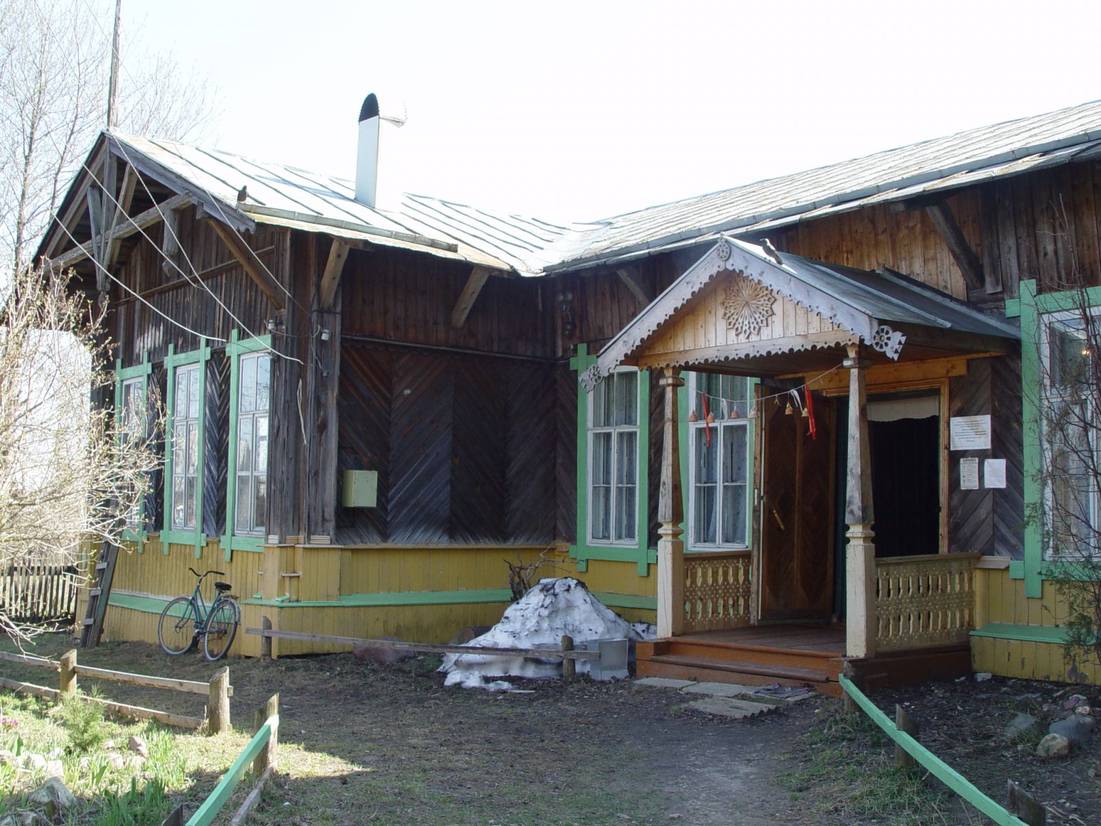 Здание бывшей Владимирской земской школы. Фрагменты. Фото И.С. Агафоновой